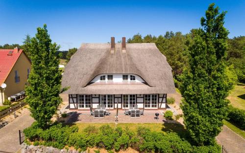 Rankwitz House | Oceanfront Retreat at Reethus-am-Hafen Ferienhaus Westbrise
