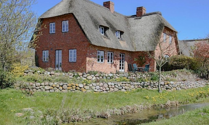 West Husum House | Pet-Friendly Retreat at Reethus Jan with 4-Star Comfort