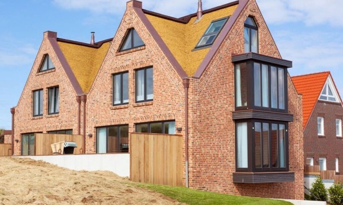 Juist House | Modern Retreat at Reethuus Süd: Pet-Friendly Getaway