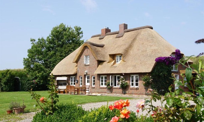 Norderfriedrichskoog Apartment | Exceptional Reetkate Kaltenhoern: Family-Friendly Retreat
