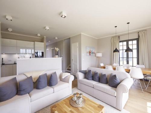 Kreptitz House | Elegant Reetland am Meer - 4-Star Villa with Sauna & Pool