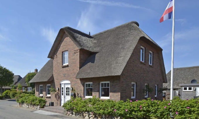 Utersum House | Reetstern Utersum: Cozy Family-Friendly Holiday Residence