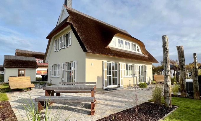 Parow House | Family-Friendly Reetvilla Strelablick - Rated 9.4/10