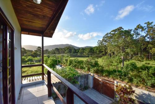 Sao Joao do Rio Vermelho House | Tranquil Comfort at Home Office N1804 - Rated 10/10