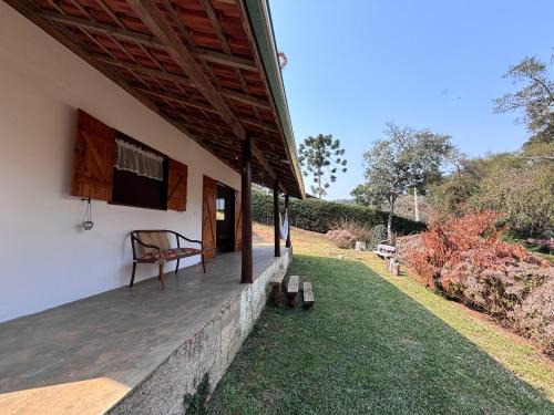 Goncalves Ski Chalet | Chalé Verde: Pet-Friendly Retreat by the Riacho