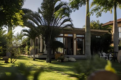 Bananeiras House | Idyllic Casa Surrounded by Lush Greenery and Pet-Friendly