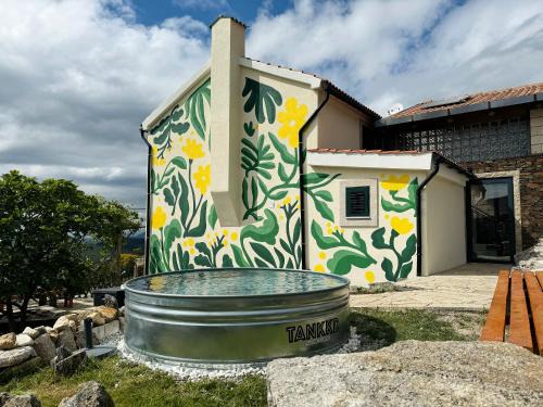 Barreiro House | Inviting Refúgio das Carquejas: Pet-Friendly Oceanfront Escape