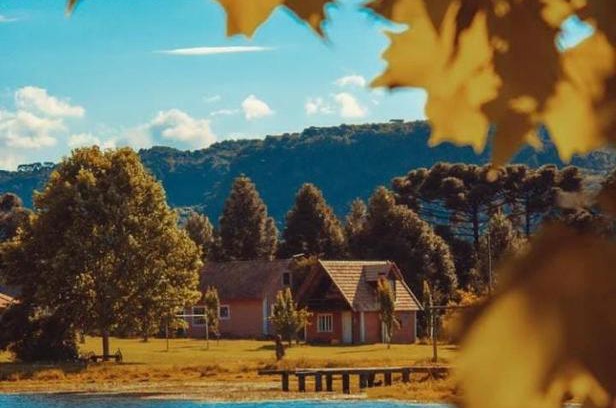 Lages Hotel | Explore Refúgio do Lago: Pet-Friendly Retreat with Hot Tub
