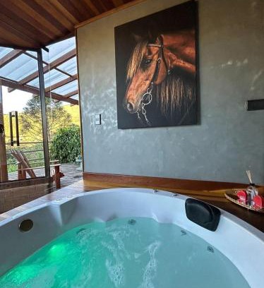 Santo Antonio do Pinhal Cabin | Relaxing Retreat at Refúgio Horse with Spa and Breakfast