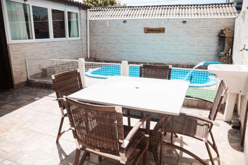Campeche House | Relaxing Retreat at Praia do Campeche with Private Pool