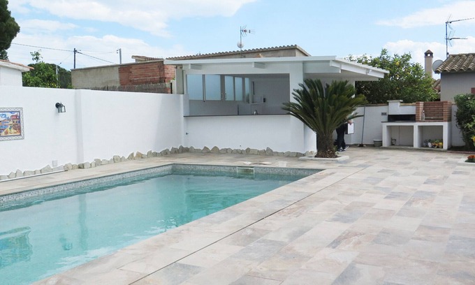 El Mas Bosca Villa | Pet-Friendly Retreat with Pool & Top-Rated 9/10 Reviews