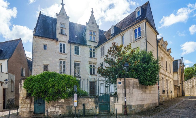 Cathedrale Apartment | Scenic Cathedral Views with Private Terrace for Families