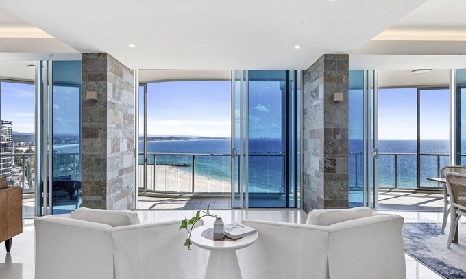 Tweed Heads Apartment | Reflections 1903: Oceanfront Retreat with Breakfast Included