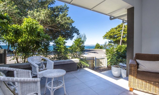 Picnic Bay Villa | Experience Oceanfront Bliss at Reflections Topaz Villa 2
