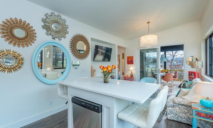 Old Fort House | Top-Rated Reflections on Mill Creek with Hot Tub Access