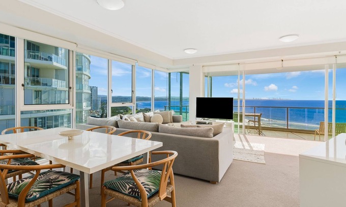 Coolangatta Apartment | Seaside Retreat: 2-Bedroom Apartment at Reflections On The Sea
