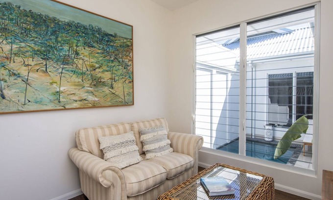 Picnic Bay Villa | Oceanfront Reflections Turquoise Villa with Private Pool