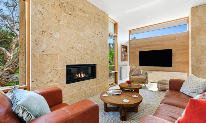 Point Lonsdale House | Discover Comfort at REFRESH by Lonnie - Pet & Child Friendly