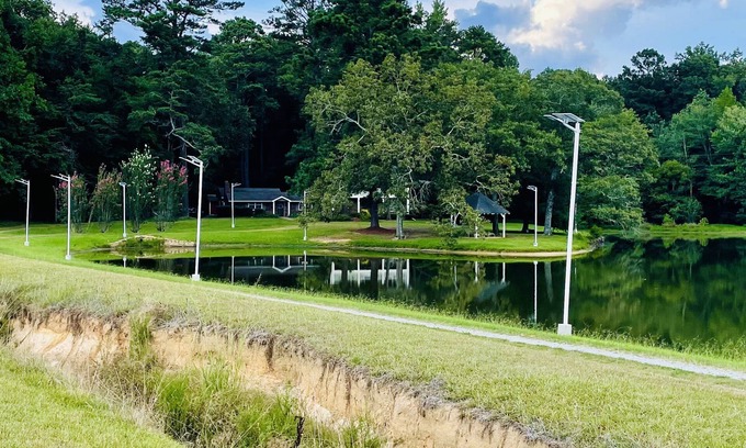 Senoia House | Inviting Lakefront Retreat Surrounded by Nature & Breakfast