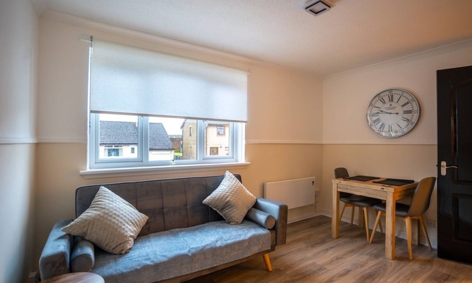 Airdrie Apartment | Refreshing Modern Apartment in Airdrie