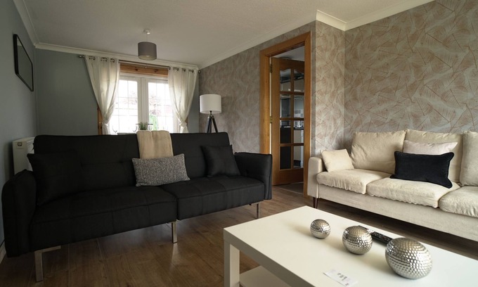 Glenrothes House | Modern Family Retreat in Glenrothes with Pet-Friendly Perks