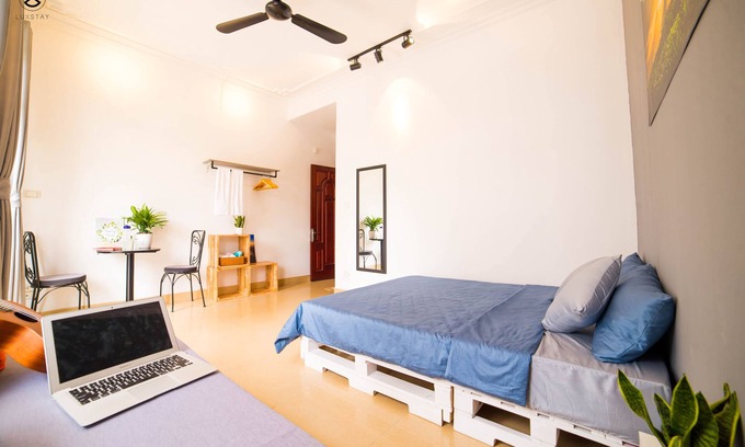 Nhat Tan House | Inviting Suite at Em Em Homestay Ha Noi with Breakfast Included