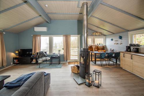 Kvaefjord Municipality House | Top-Rated Refsnes Overnatting with Breakfast & Family Amenities
