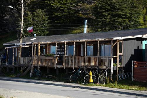 Puerto Williams House | Pet-Friendly Refugio Jemmy Button with Welcoming Amenities
