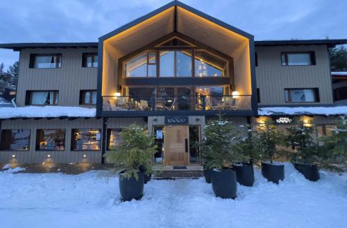 Villa Catedral Hotel | Refugio Knapp: Family-Friendly Retreat with Dining Options