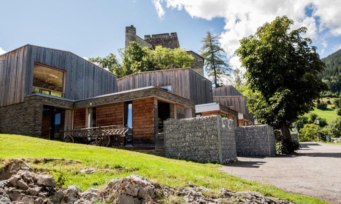Ladis Hotel | Pet-Friendly Refugio Laudegg with Oceanfront Hot Tub