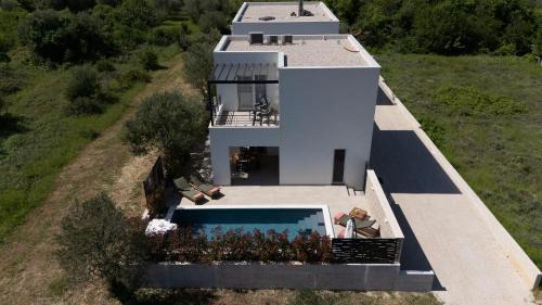 Sukosan Villa | Reful: Oceanfront Oasis with Pool & Perfect 10 Rating