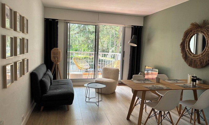 La Baule-Escoublac Apartment | Refurbished 2-Bedroom Apartment with Ocean View & Spa