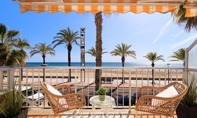 Salou City Centre Apartment | Unmatched Views and Spa Amenities at UHC Aiguablava