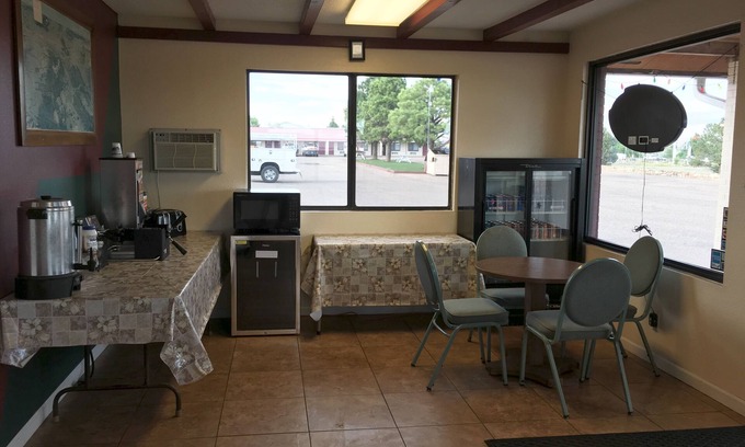 East Las Vegas Hotel | Cozy Regal Motel in Las Vegas, New Mexico with Breakfast