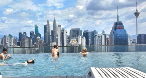 Chow Kit Apartment | Regalia Suites with Rooftop Infinity Pool & KLCC Views