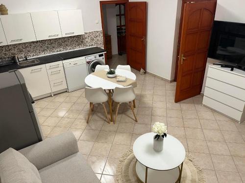 Alsóörs Apartment | Rege Apartman 3: Family-Friendly Stay with Hot Tub Access