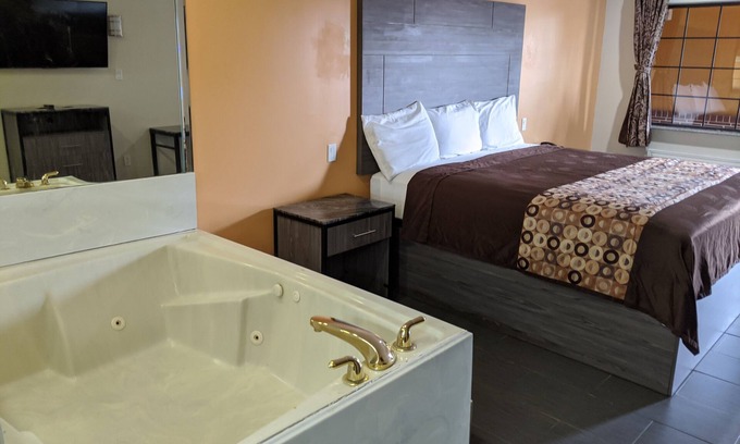 Galena Park Hotel | Budget-Friendly Regency Inn And Suites Galena with Spa
