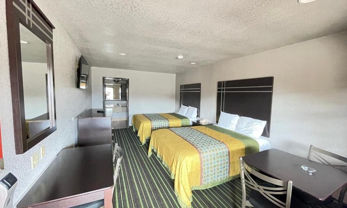 Channelview Hotel | Budget-Friendly Regency Inn in Channelview – Family Welcoming