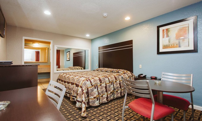 Channelview Hotel | Budget-Friendly Regency Inn Channelview with Great Amenities
