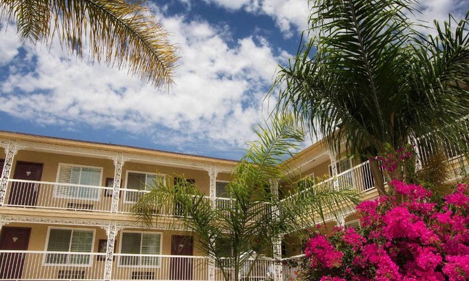Eagle Rock Hotel | Family-Friendly Regency Inn in Los Angeles - 8.5/10 Rating