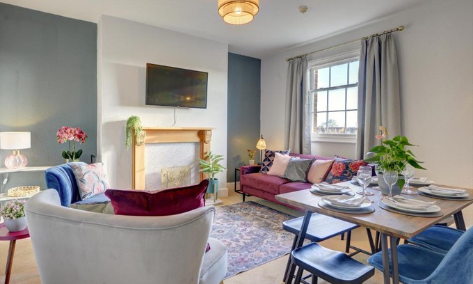 Leamington Spa Apartment | Regency Nest: Stylish 3 Bedroom Retreat in Central Leamington