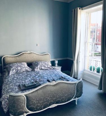 Cheltenham House | Comfortable Guest Houses in Cheltenham, UK - Rated 8.3