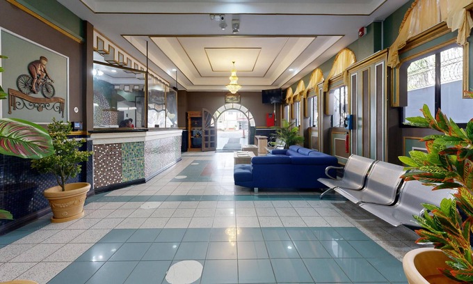 Georgetown Hotel | Regency Suites Hotel: Family-Friendly with Pool & Dining
