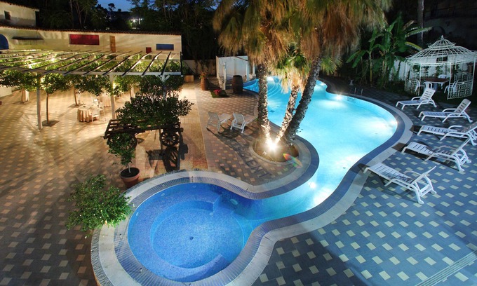 Catona Hotel | Regent Beach Hotel & Apartments: Ocean View Retreat with Pool