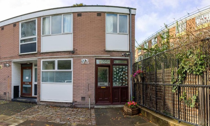 Euston House | Spacious 4-Bed House in London - Pet & Child Friendly Stay
