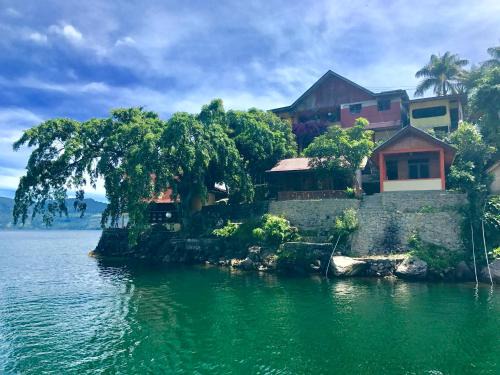 Tuk Tuk House | Pet-Friendly Reggae Guest House with Private Beach Access