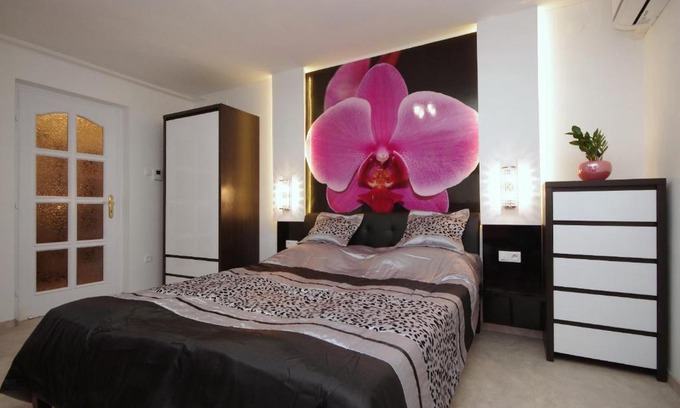 Gyula Apartment | Top-Rated Regina Delux Apartman with Breakfast & Kitchen