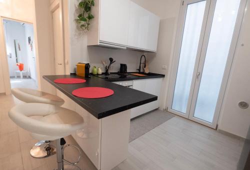 Mola di Bari Apartment | Unforgettable Oceanview Retreat at Regina di Cuori Hotel