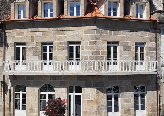 Arbo Apartment | Pet-Friendly Retreat at Reginita Apartamentos - Rated 9.6/10