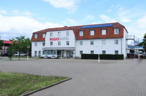 Schonebeck Hotel | Discover REGIOHOTEL Salzland Schönebeck: Family-Friendly Retreat